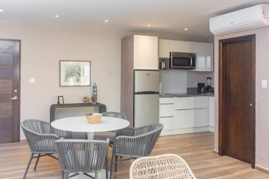 Tradewinds Apartments Simpson Bay Eksteriør billede