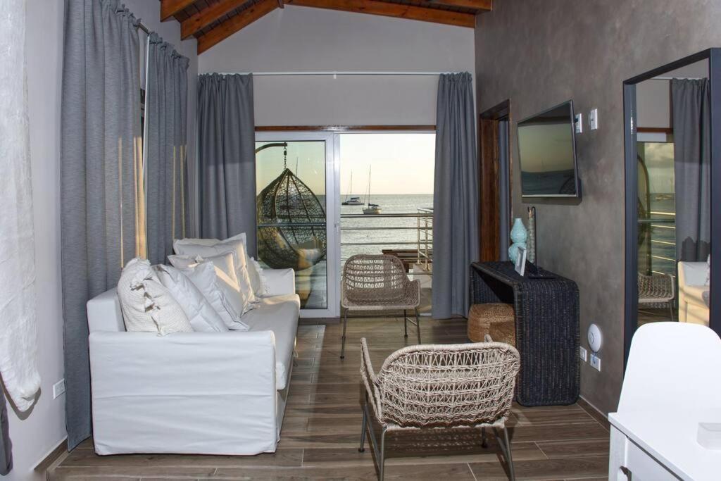 Tradewinds Apartments Simpson Bay Eksteriør billede